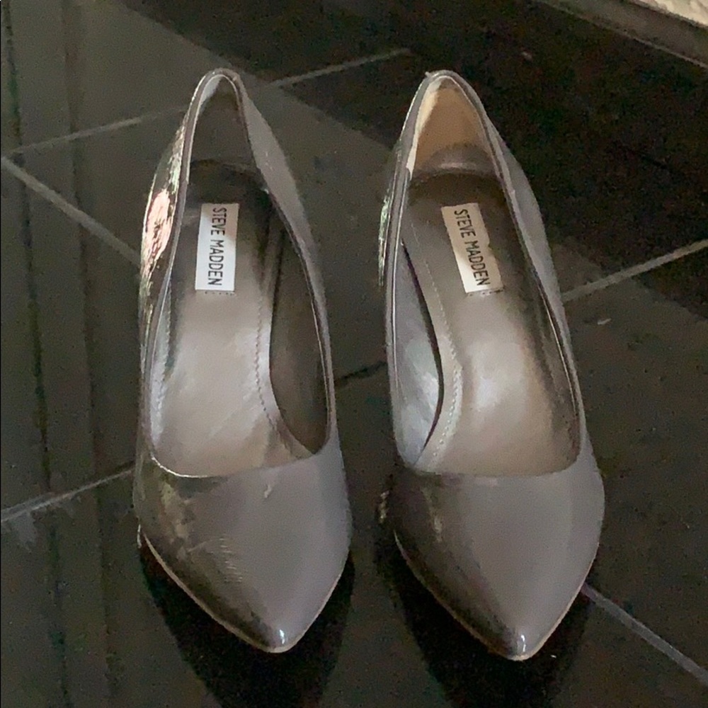 STEVE MADDEN ECHO HEELS - SIZE 8.5